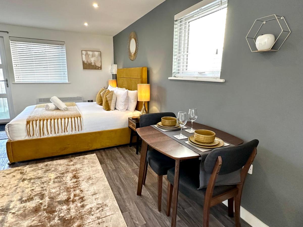 A Cozy Hideaway With Balcony - Close To Beach Bournemouth Eksteriør bilde