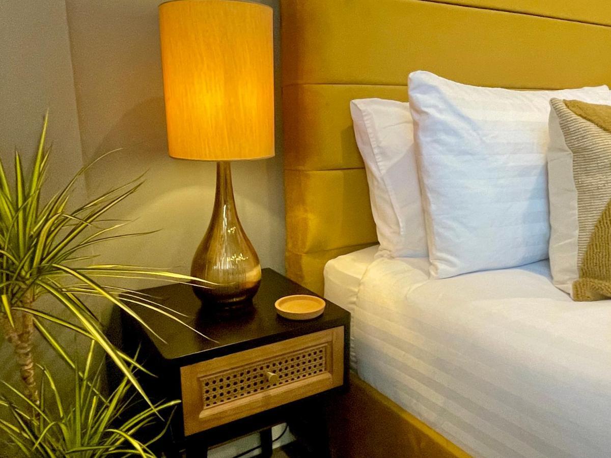 A Cozy Hideaway With Balcony - Close To Beach Bournemouth Eksteriør bilde